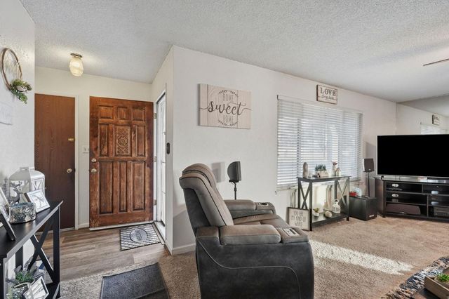 811 Hacienda Ave, Manteca, CA 95336