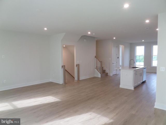2718 RIVER BIRCH RD, Herndon, VA 20171