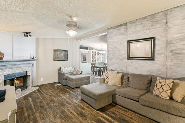 10900 Pikes Peak, Venus, TX 76084