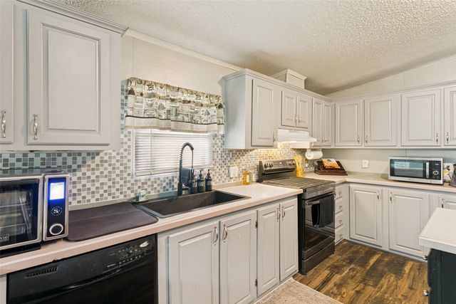 10900 Pikes Peak, Venus, TX 76084