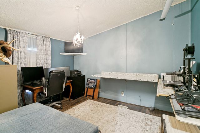 10900 Pikes Peak, Venus, TX 76084