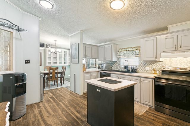 10900 Pikes Peak, Venus, TX 76084