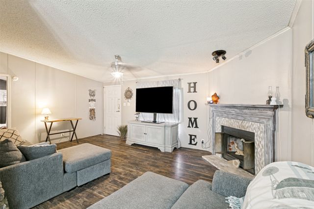 10900 Pikes Peak, Venus, TX 76084