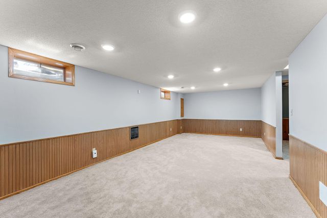 8290 Angus Avenue, Inver Grove Heights, MN 55077