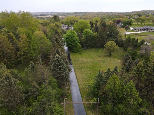 W303S1752 Brandybrook ROAD, Waukesha, WI 53188