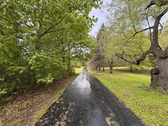W303S1752 Brandybrook ROAD, Waukesha, WI 53188
