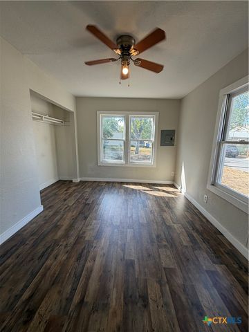 935 Campbell Street, Seguin, TX 78155
