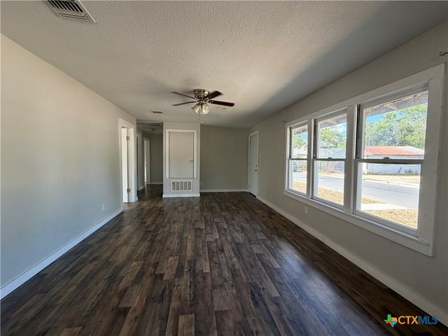 935 Campbell Street, Seguin, TX 78155