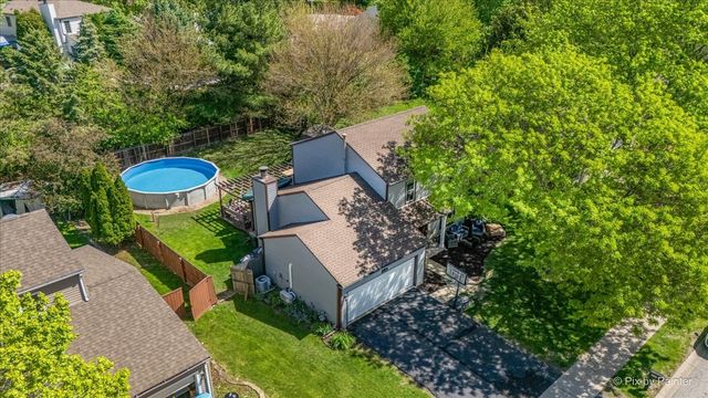 2238 Highfield Lane, Aurora, IL 60504