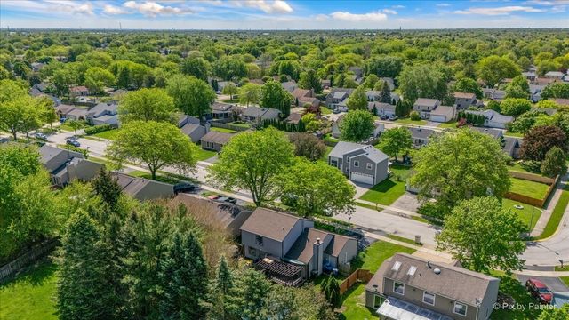 2238 Highfield Lane, Aurora, IL 60504