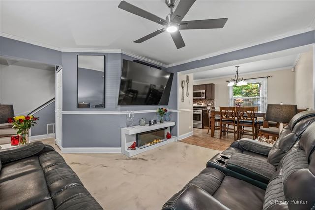 2238 Highfield Lane, Aurora, IL 60504