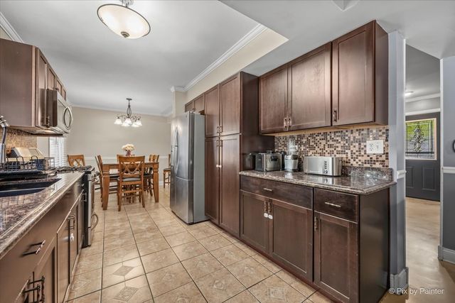 2238 Highfield Lane, Aurora, IL 60504