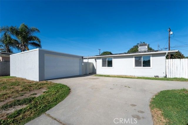 1696 Manor, Pomona, CA 91766