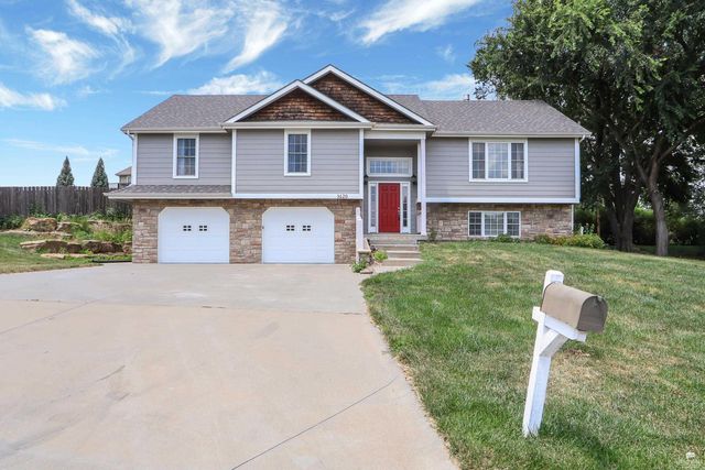 3620 Everett Drive, Manhattan, KS 66503