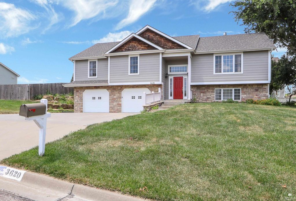 3620 Everett Drive, Manhattan, KS 66503
