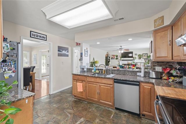 1849 Chestwood DR, Virginia Beach, VA 23453