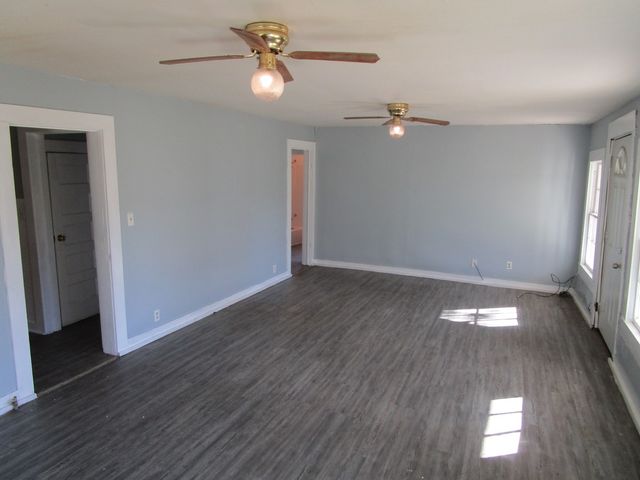 801 W Pierce Street, Clarksville, TX 75426