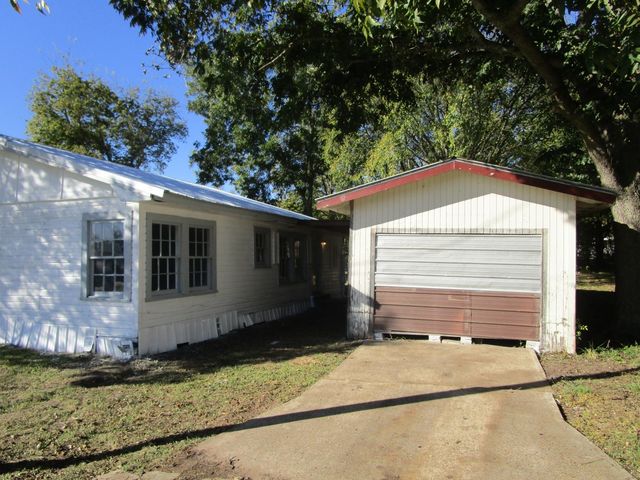 801 W Pierce Street, Clarksville, TX 75426
