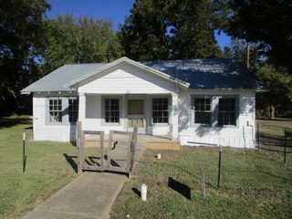 801 W Pierce Street, Clarksville, TX 75426