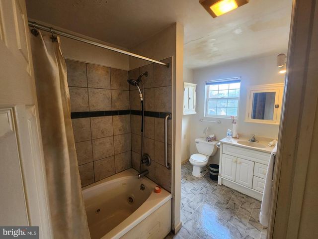 22 THEODORE AVE, Maple Shade, NJ 08052