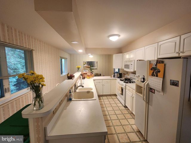 22 THEODORE AVE, Maple Shade, NJ 08052