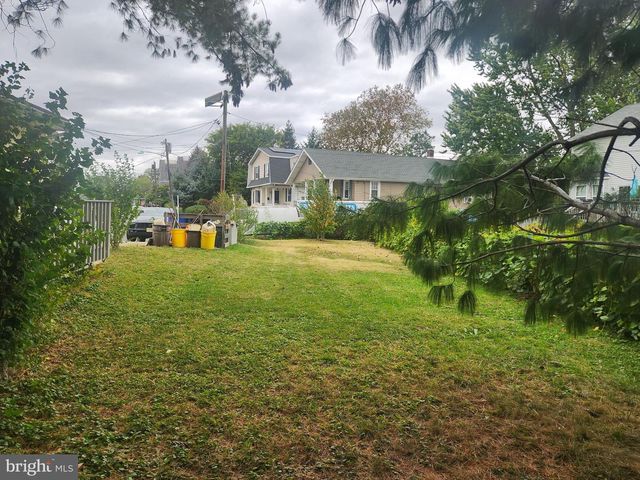 22 THEODORE AVE, Maple Shade, NJ 08052