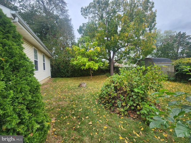 22 THEODORE AVE, Maple Shade, NJ 08052