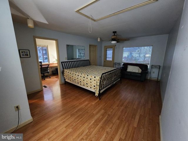 22 THEODORE AVE, Maple Shade, NJ 08052