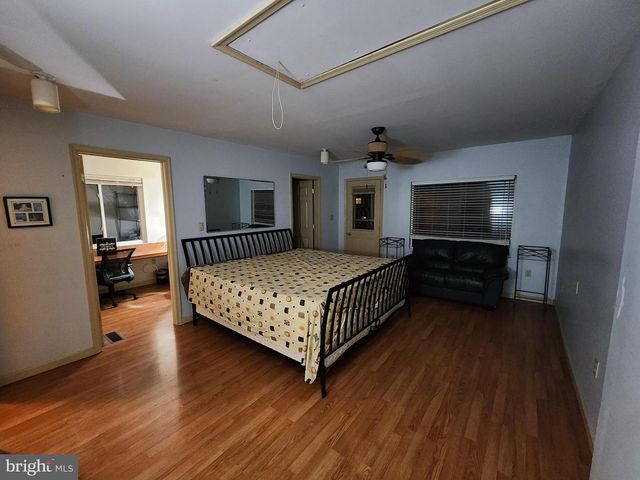 22 THEODORE AVE, Maple Shade, NJ 08052