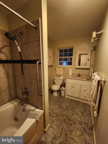 22 THEODORE AVE, Maple Shade, NJ 08052