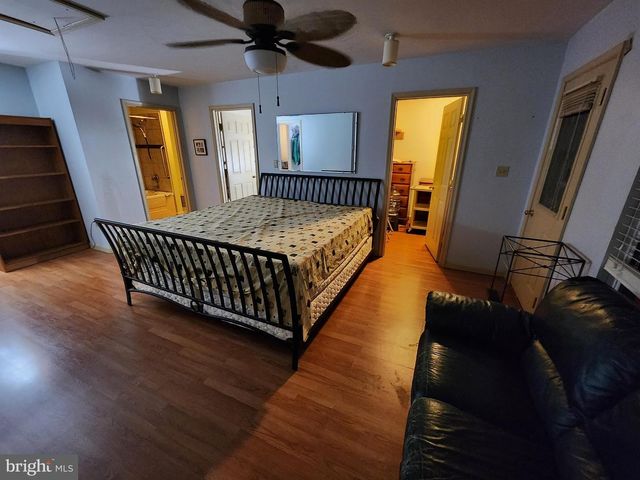 22 THEODORE AVE, Maple Shade, NJ 08052