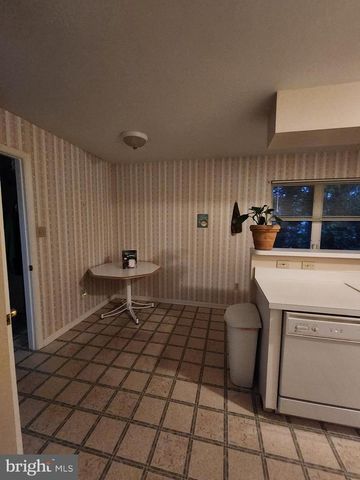 22 THEODORE AVE, Maple Shade, NJ 08052