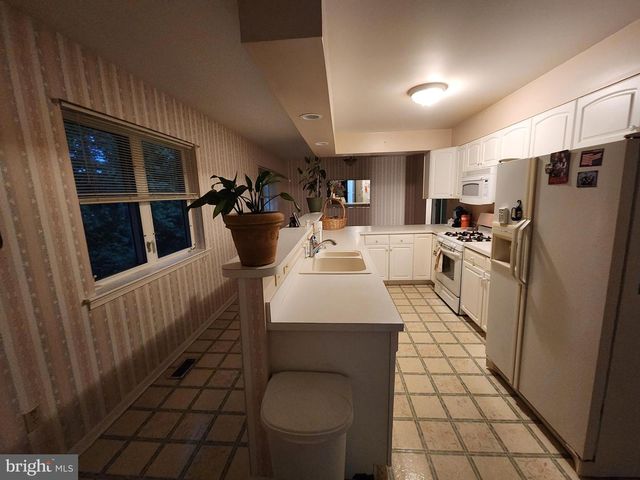 22 THEODORE AVE, Maple Shade, NJ 08052