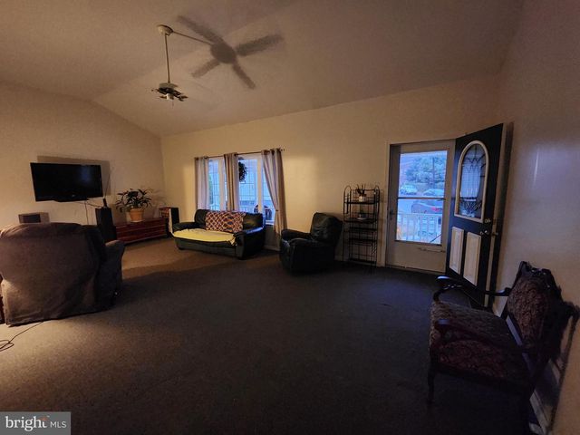 22 THEODORE AVE, Maple Shade, NJ 08052