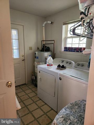 22 THEODORE AVE, Maple Shade, NJ 08052