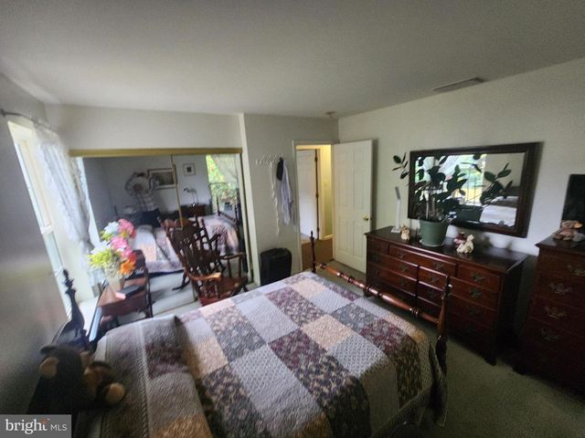 22 THEODORE AVE, Maple Shade, NJ 08052