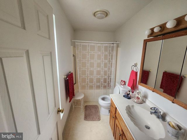 22 THEODORE AVE, Maple Shade, NJ 08052