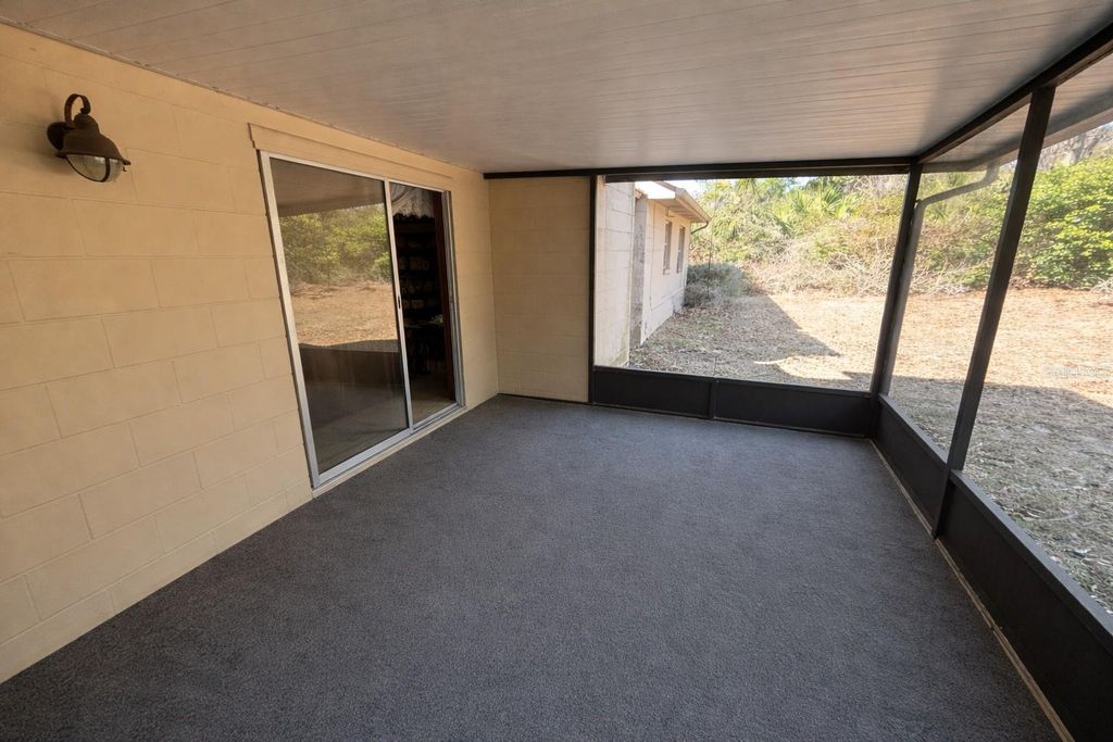 Image 11 of property listing at 8212 STONER WOODS DRIVE, Riverview, FL 33569