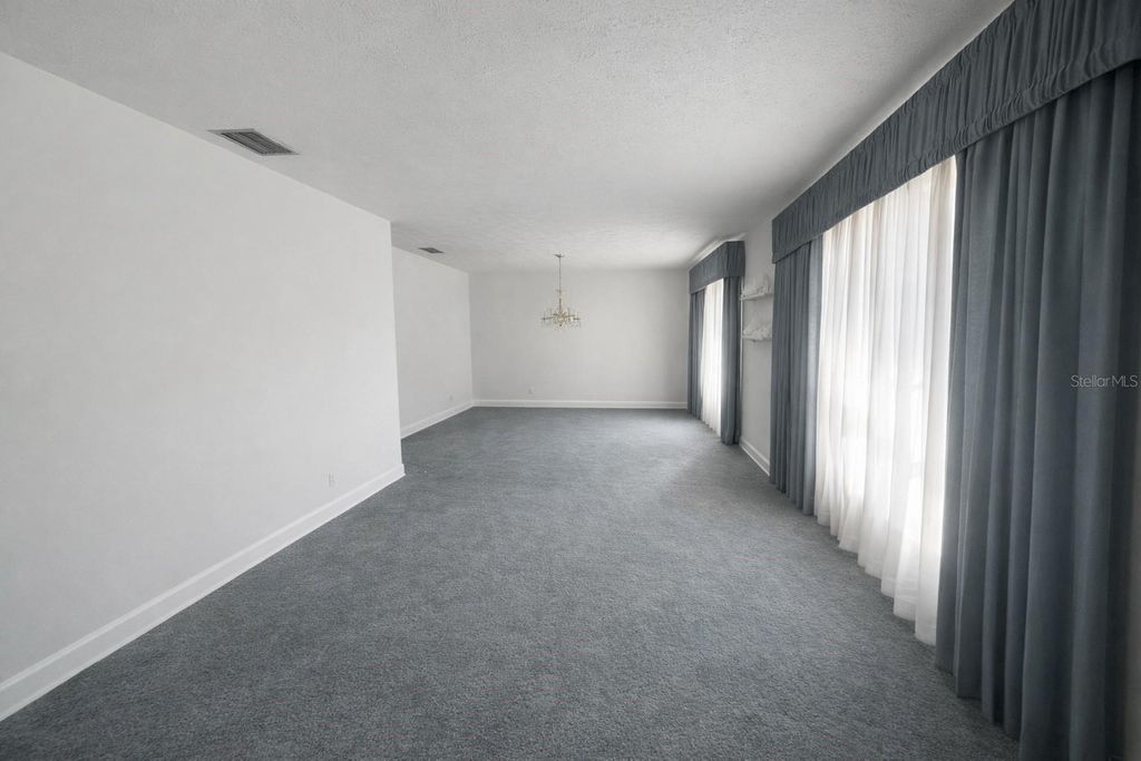 Image 3 of property listing at 8212 STONER WOODS DRIVE, Riverview, FL 33569