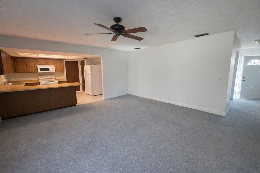 Image 6 of property listing at 8212 STONER WOODS DRIVE, Riverview, FL 33569