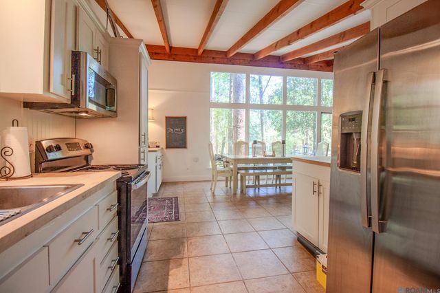 12286 Fairlane Rd, St Francisville, LA 70775