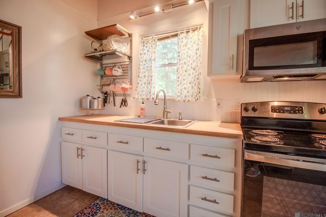 12286 Fairlane Rd, St Francisville, LA 70775