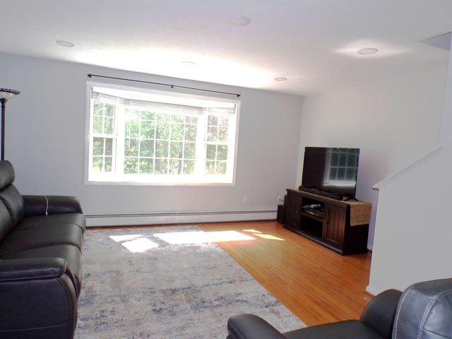6 Pleasant Street, Hooksett, NH 03106