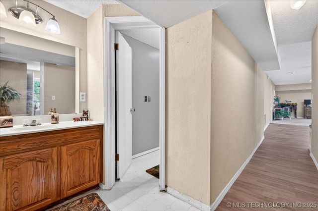 1329 Oakdale Drive, Bartlesville, OK 74006