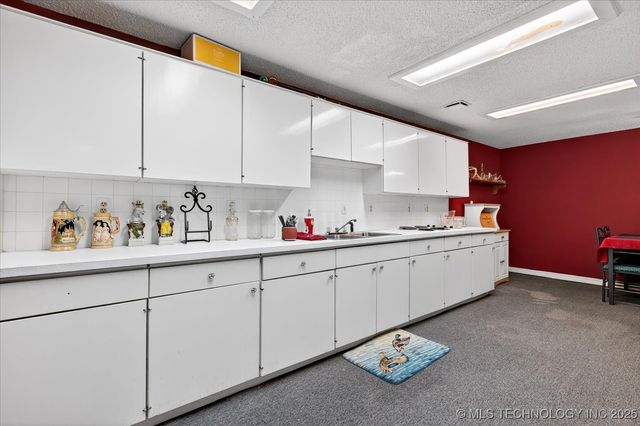 1329 Oakdale Drive, Bartlesville, OK 74006