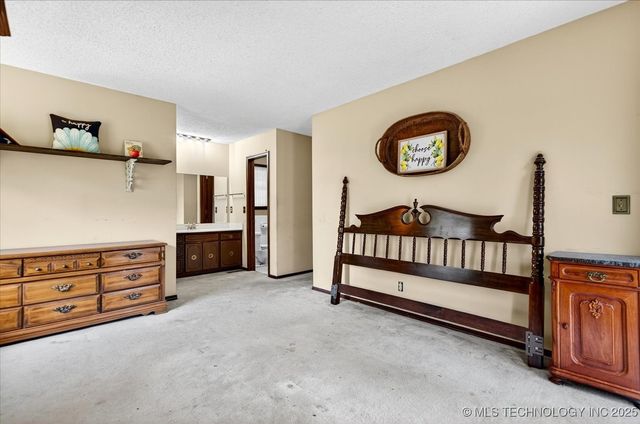 1329 Oakdale Drive, Bartlesville, OK 74006