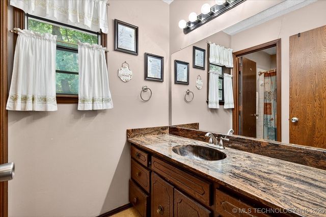 1329 Oakdale Drive, Bartlesville, OK 74006