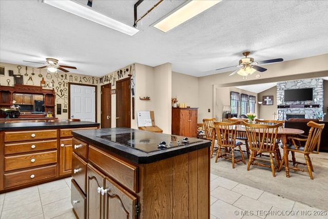 1329 Oakdale Drive, Bartlesville, OK 74006