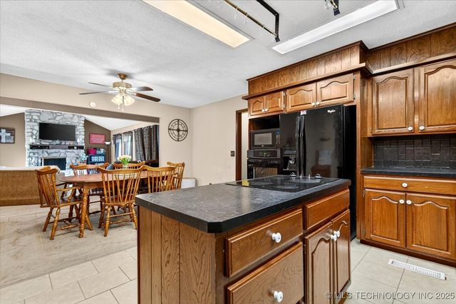 1329 Oakdale Drive, Bartlesville, OK 74006