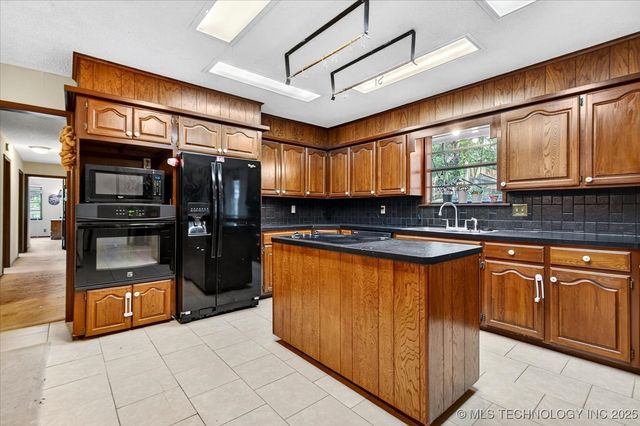 1329 Oakdale Drive, Bartlesville, OK 74006